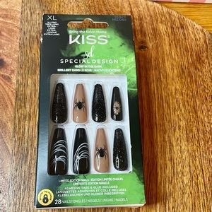 Kiss 2021 Halloween(Glow-in-dark) Nails Limited
